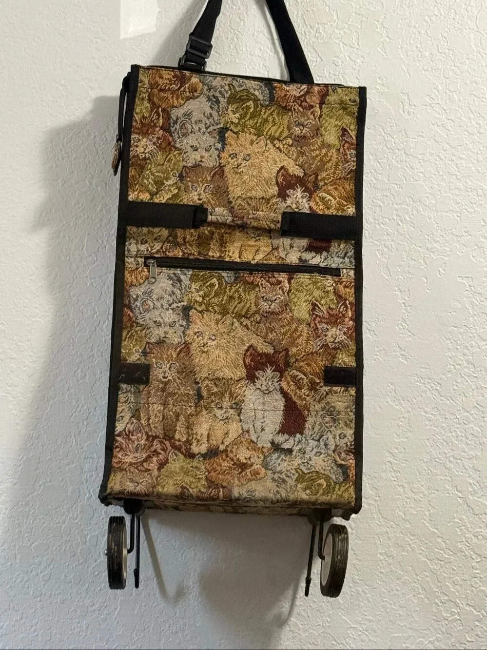 Vintage Cat Tapestry ALFA Portable Travelgear Fold Up Bag W/Rollers luggage